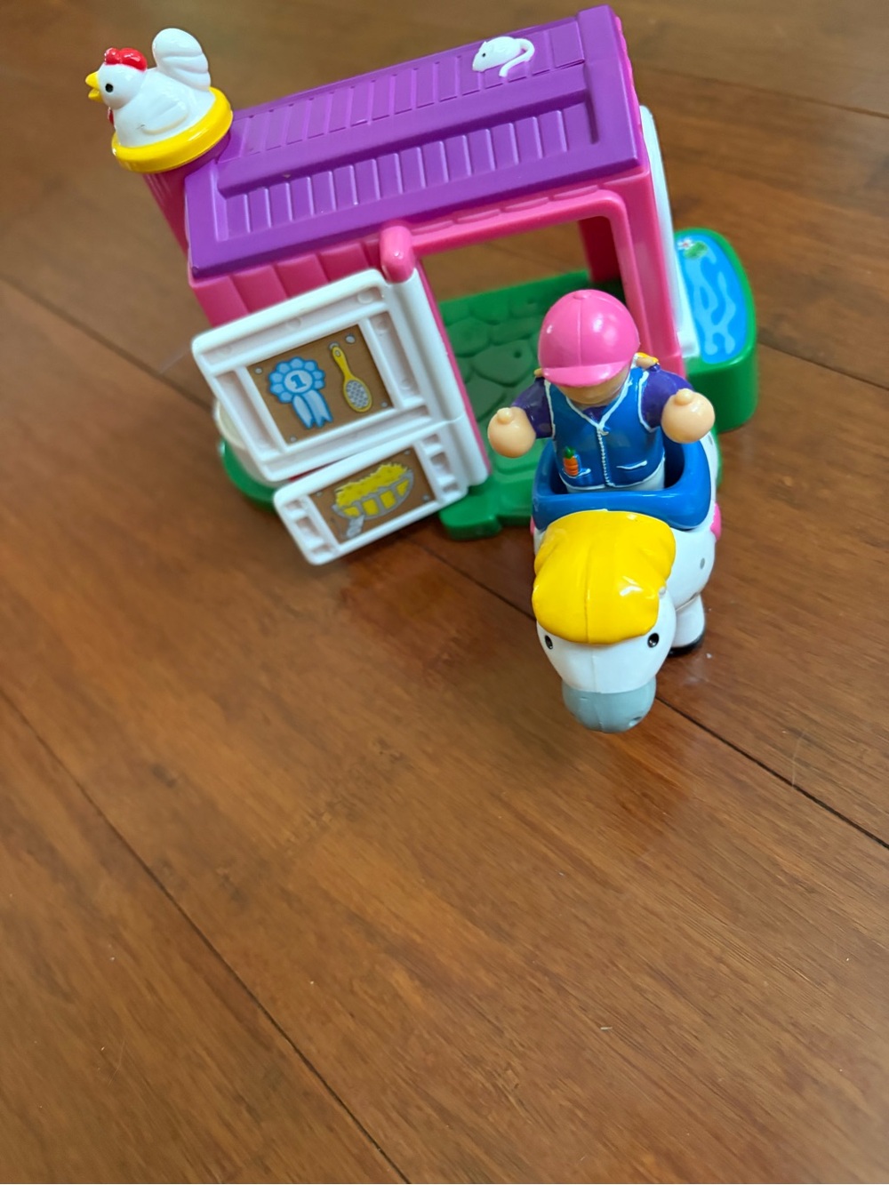 WOW Toys  Misty 'n' Molly Stable with Horse